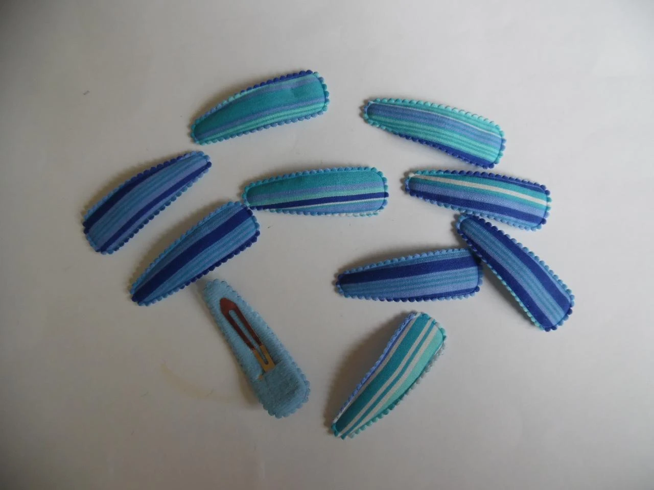 Partij 10 haarspeldjes 5 cm blauw gestreept